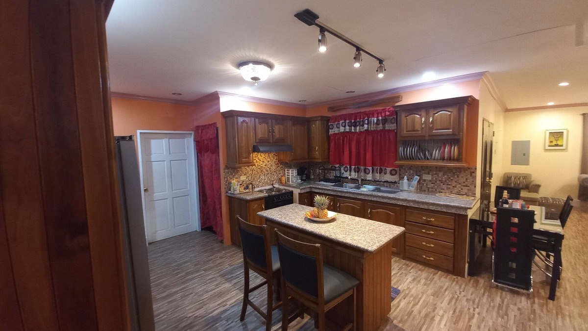 Longdenville House | Cozy and Secure House