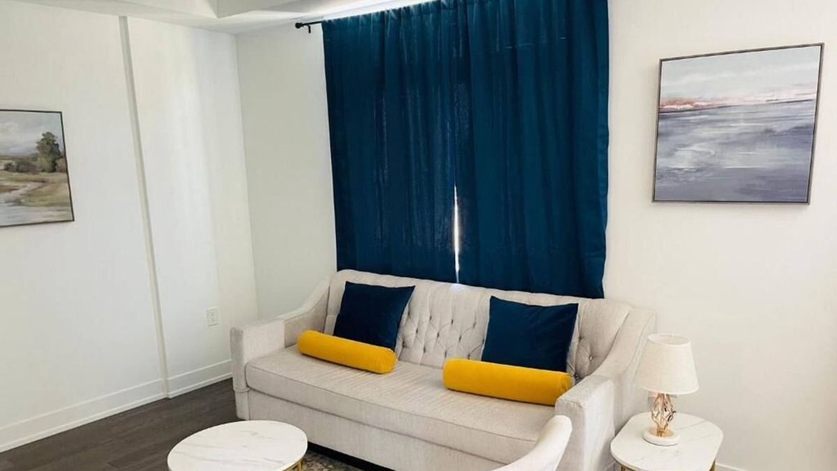 Lakeview House | cozy and spacious 3BR full house in Mississauga with free wifi & free parking.