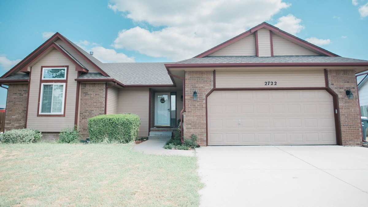Greenwich House | Cozy and Spacious Home, Quiet neighborhood