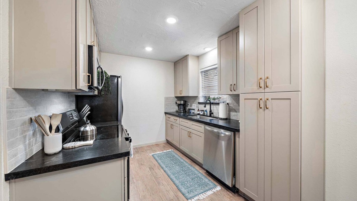 Pasadena House | Cozy and Stylish 3-Bedroom Family Retreat