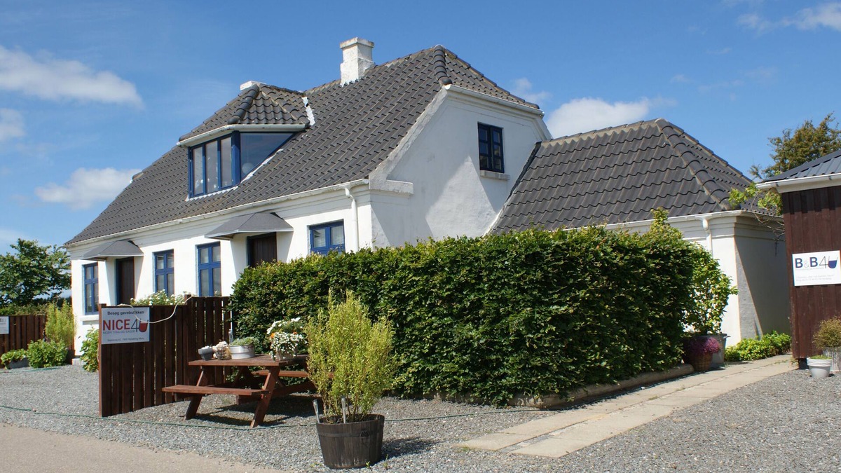 Nykobing Mors House | Cozy annex with loft, private terrace and only 500 m to the beach
