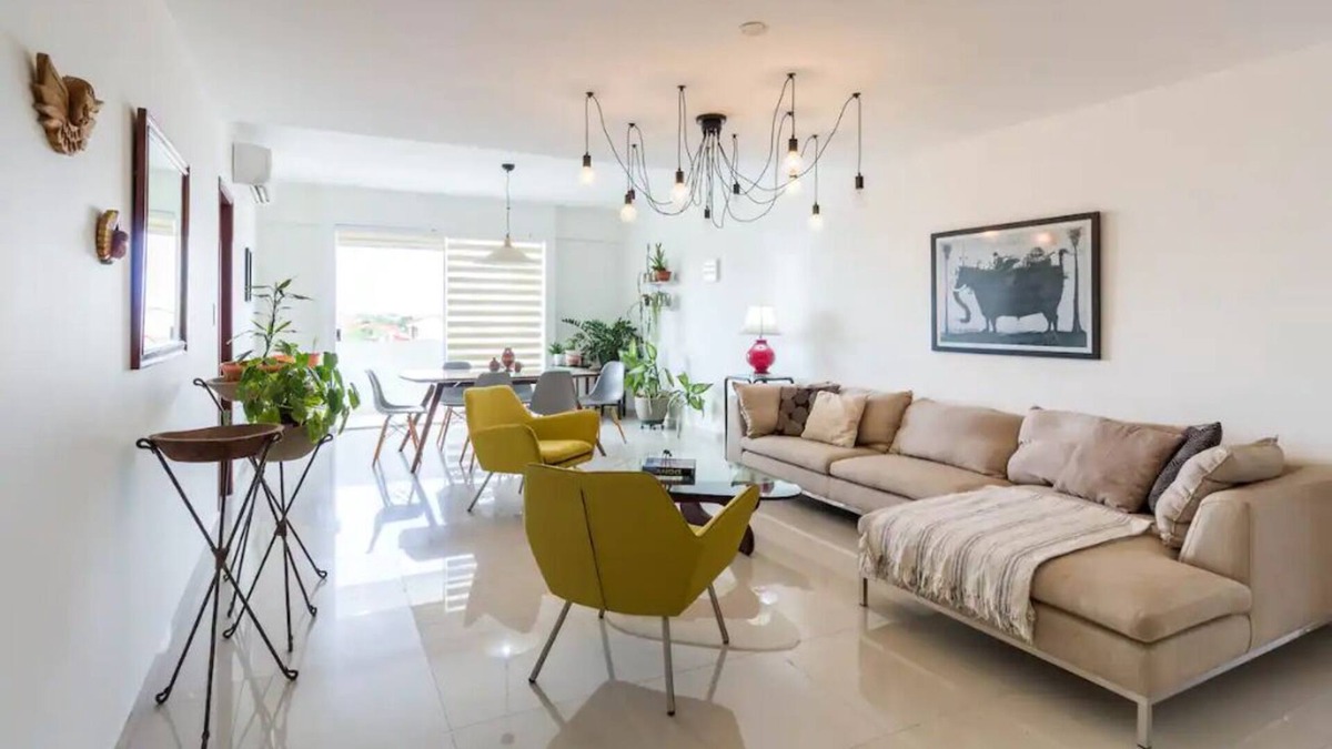 Santa Cruz House | Cozy apartment overlooking the park!