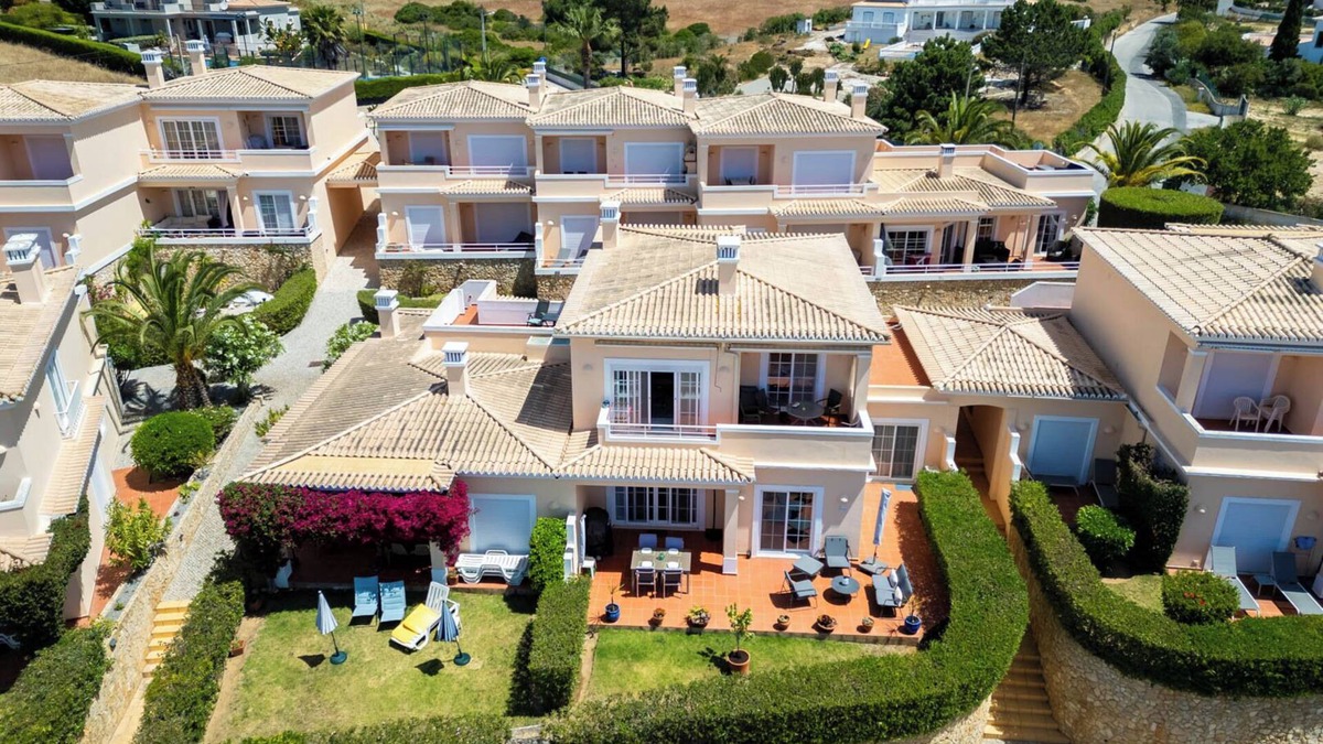 Alfanzina Apartment | Cozy apartment with large sun-facing terrace and views of garden and sea