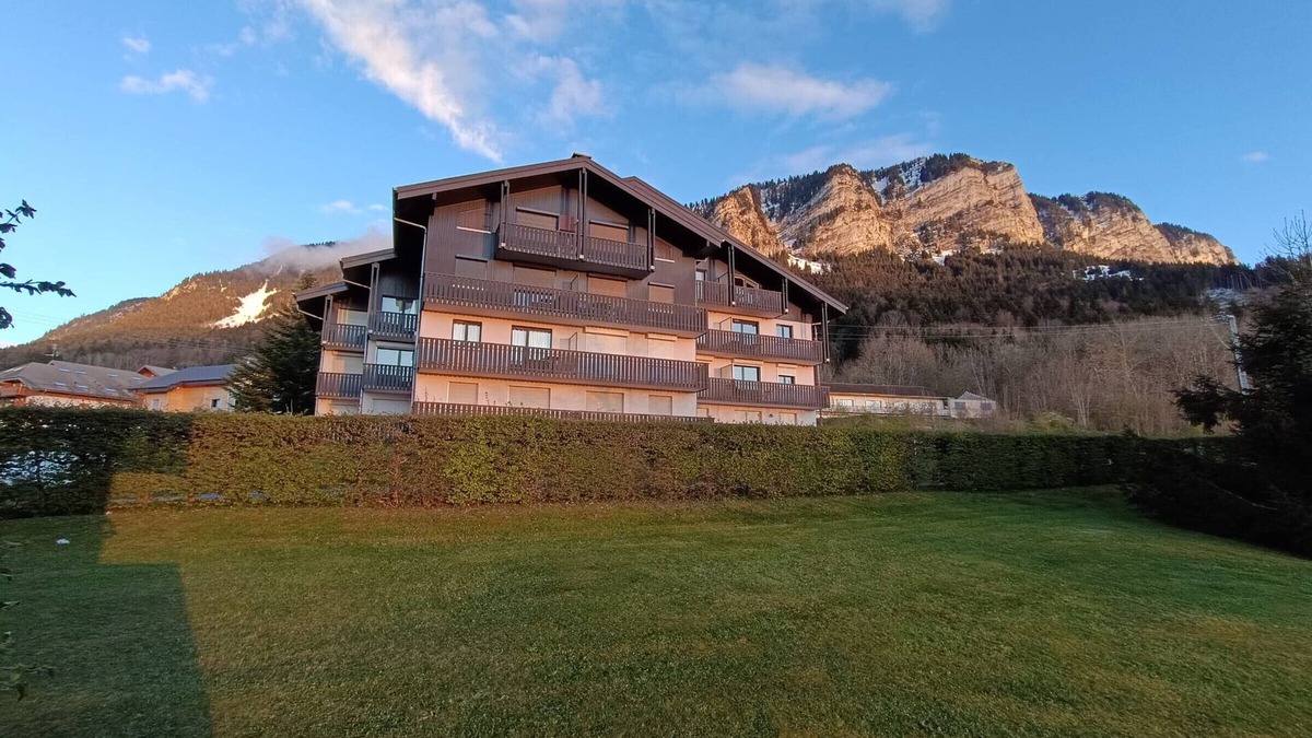 Thollon-les-Memises Apartment | Cozy apartment near ski slopes with garage