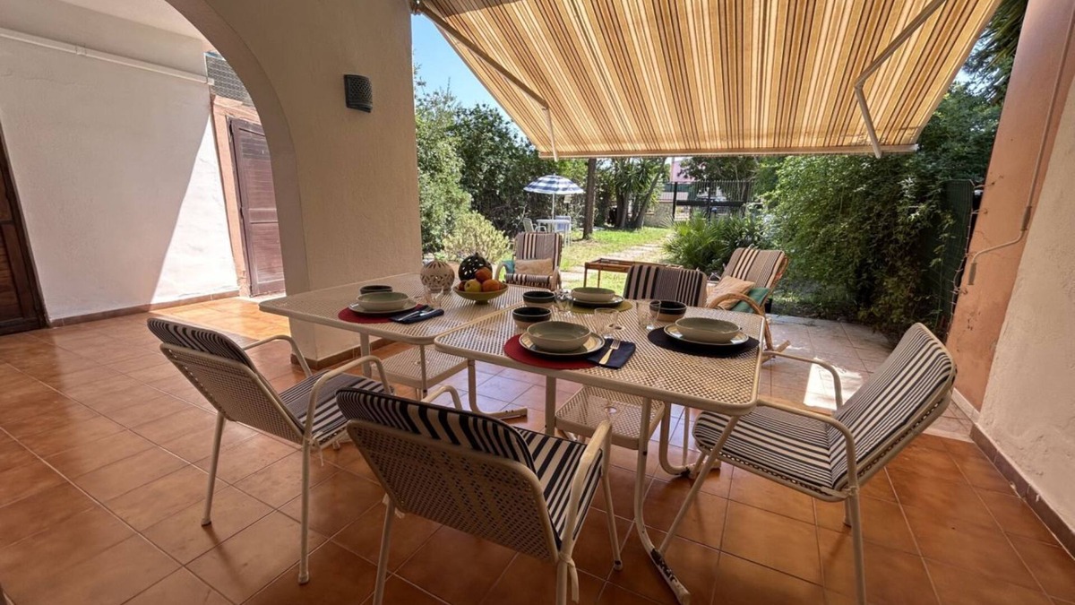 Capitana Apartment | Cozy apartment of 70 sqm located on two levels, can accommodate up to 5 people. The accommodation is located in the beautiful town of Quartu Sant'Elena, area served by all the main services: bars, restaurants, supermarkets and pharmacy.8 minutes walk fro