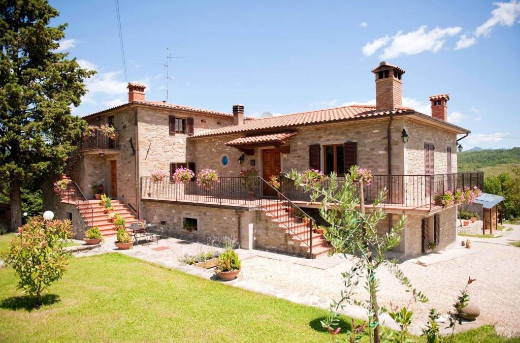 Caprese Michelangelo Apartment | Cozy Apartment in Caprese Michelangelo 30m² + Pool