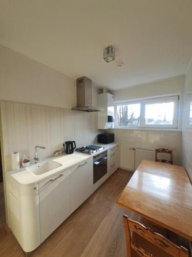 Jurmala Apartment | Cozy apartment - 100m beach, AC, workstation, balcony, backyard, self check-in, yoga mat