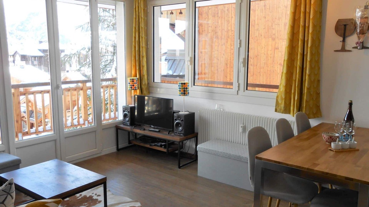 Les Deux Alpes Apartment | Cozy apartment 6 people, balcony, pets allowed, parking