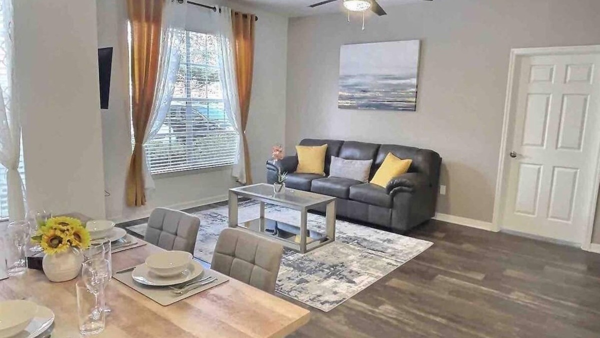 Historic Downtown Kissimmee Apartment | Cozy apartment a few minutes away from Disney.