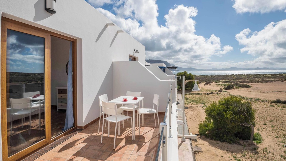 Caleta de Sebo Apartment | Cozy Apartment “Cuesta del Salado I” close to the Beach with Mountain View