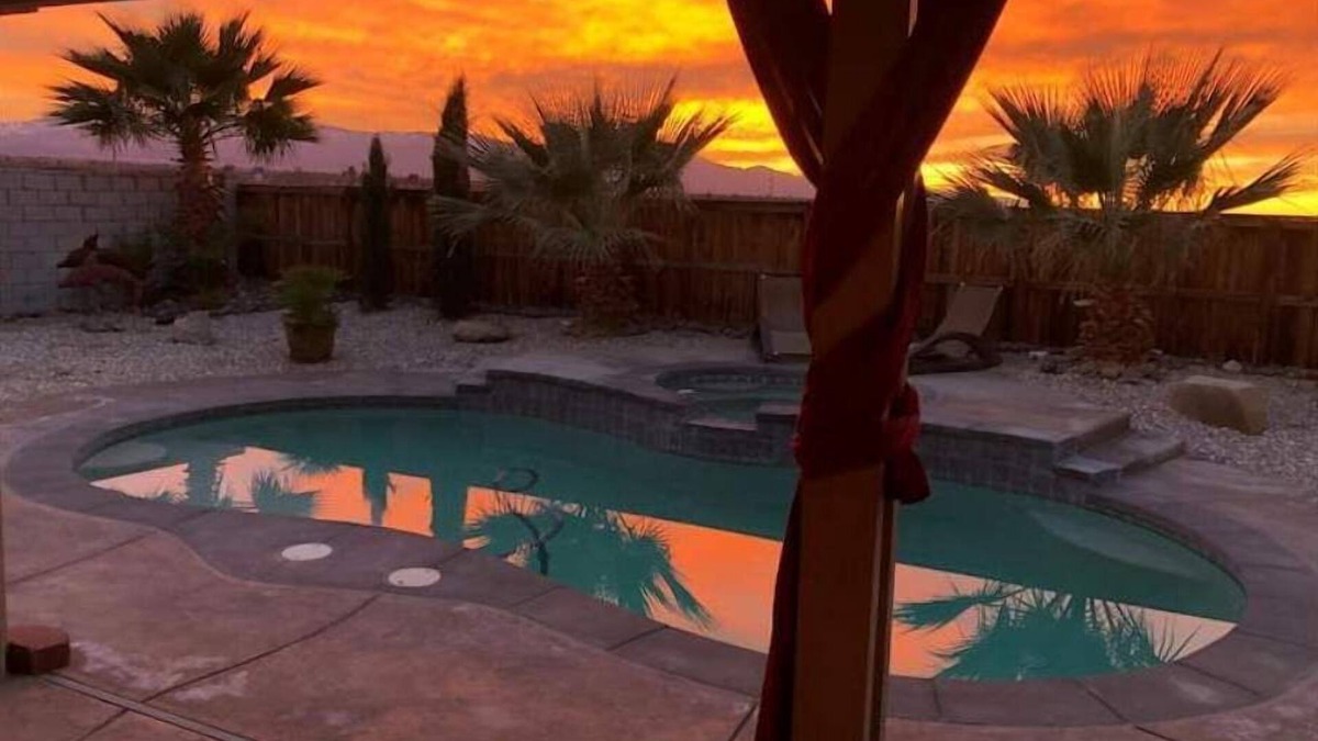 Victorville Apartment | Cozy Apartment fast Wi Fi washer/dryer kitchen, pool & spa!n