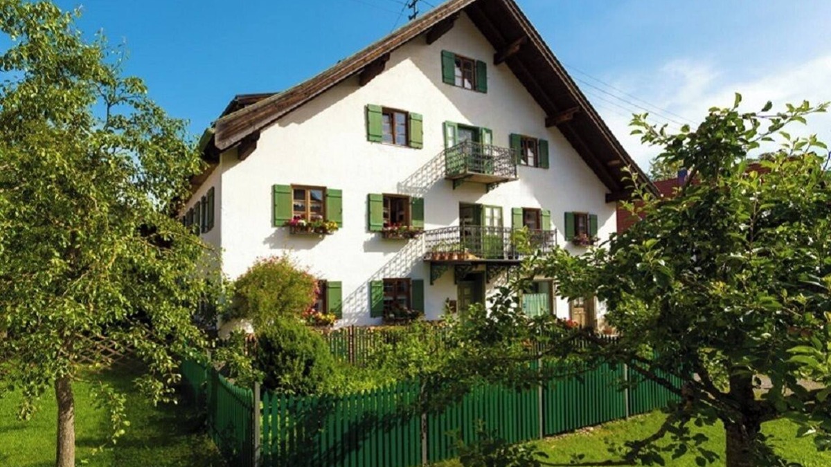 Unterammergau Apartment | Cozy Apartment "Ferienwohnung Filser" with Mountain View, Wi-Fi & Balcony; Parking Available