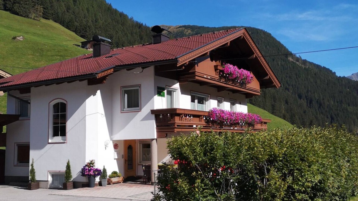 Madseit Apartment | cozy apartment for 4-6 people in Madseit, 3km from the Hintertux Glacier