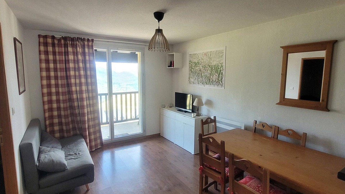 Peyragudes Apartment | Cozy Apartment for 6 with Balcony, Near Slopes and Free Pool Access in Peyragudes