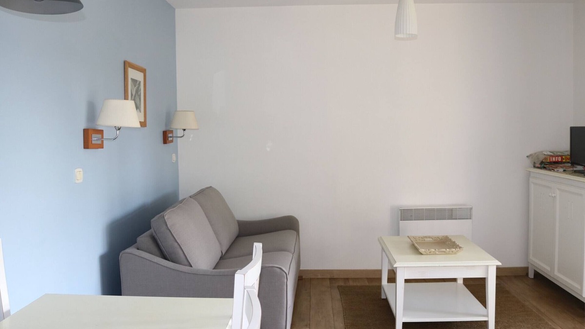 Parentis-en-Born Apartment | Cozy Apartment in Parentis-en-Born - Shared Pool - Walk to Lake - Sleeps 4 - Cleaning Included