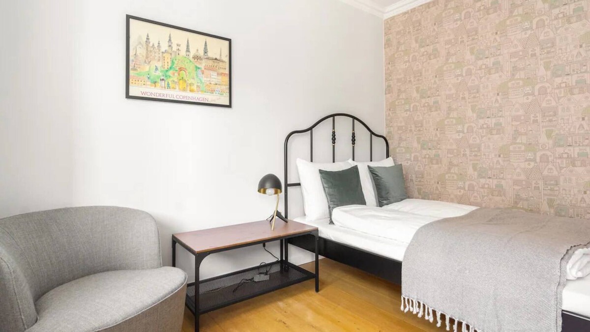 Christianshavn Condo | Cozy apartment in Christianshavn with two balconies