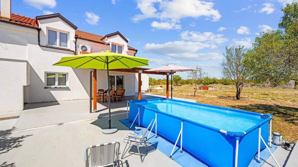 Velim Apartment | Cozy apartment in Dragisici with WiFi