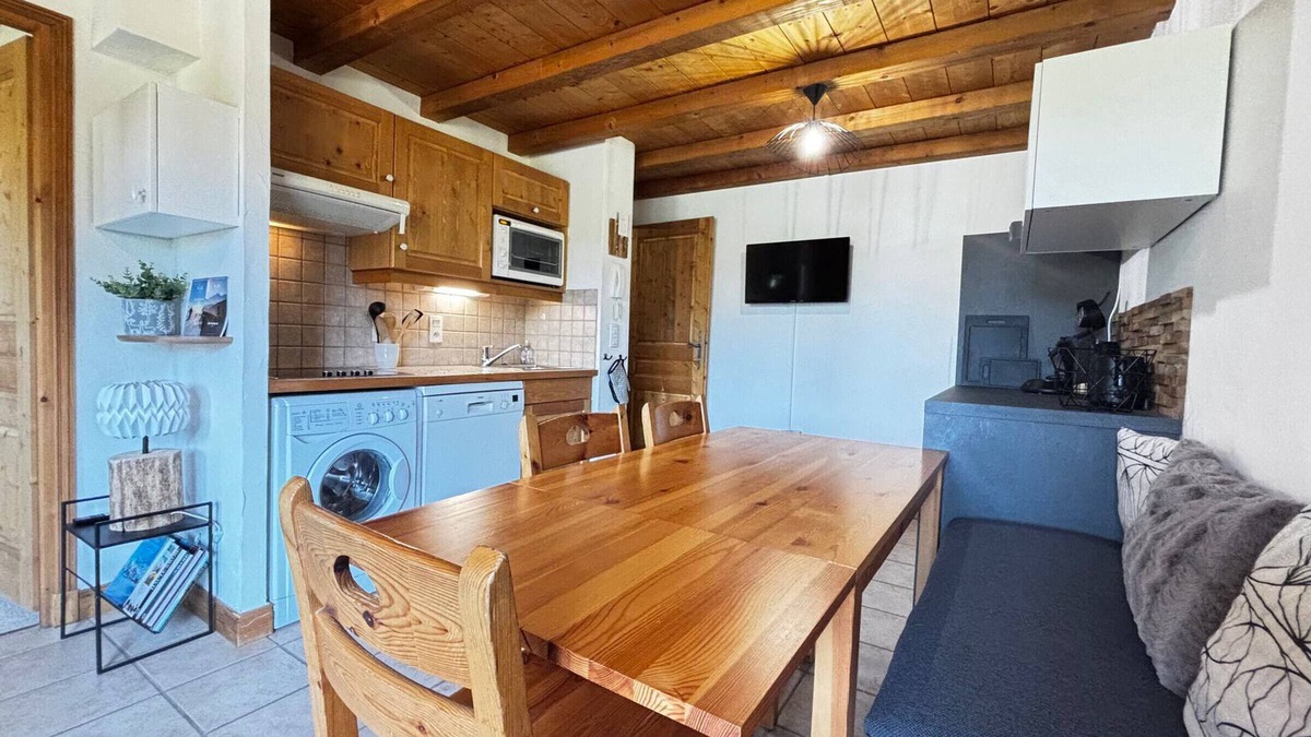 Le Cornix Apartment | Cozy apartment in Cernix near slopes, 2 bedrooms, terrace