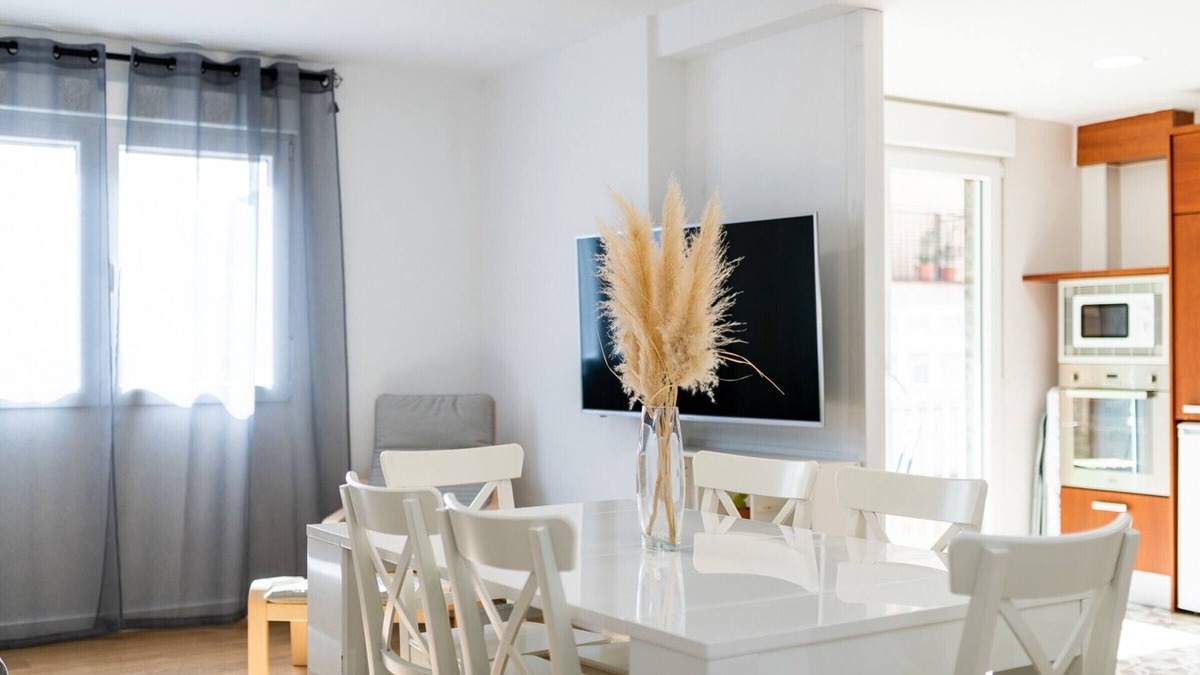 Cervantes Apartment | Cozy apartment in Granada, central location, close to Alhambra, WiFi, quality beds, 3 bedrooms
