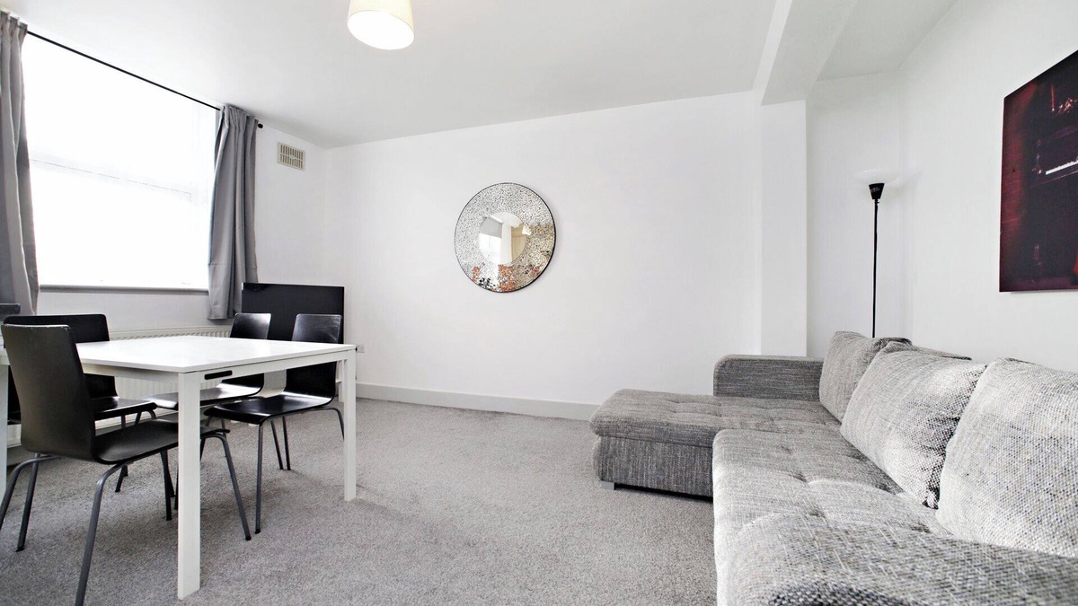 Addison Apartment | Cozy Apartment in Kensington