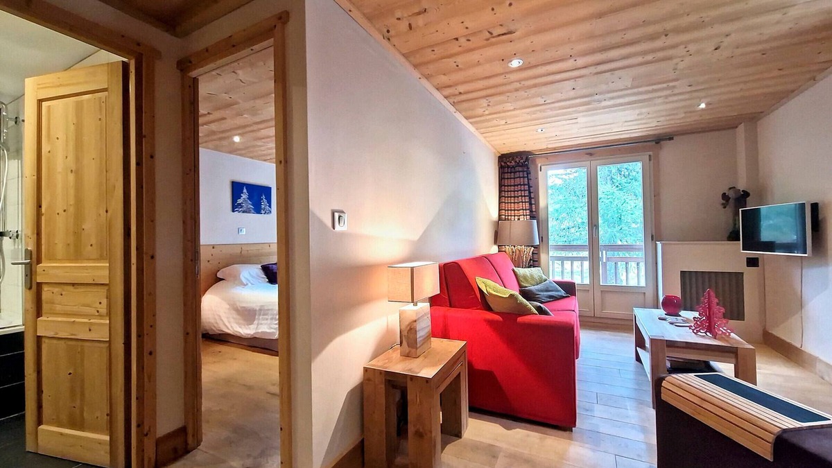 Val-d'Isere Apartment | Cozy apartment in Laisinant, direct slope access, perfect for couples/families