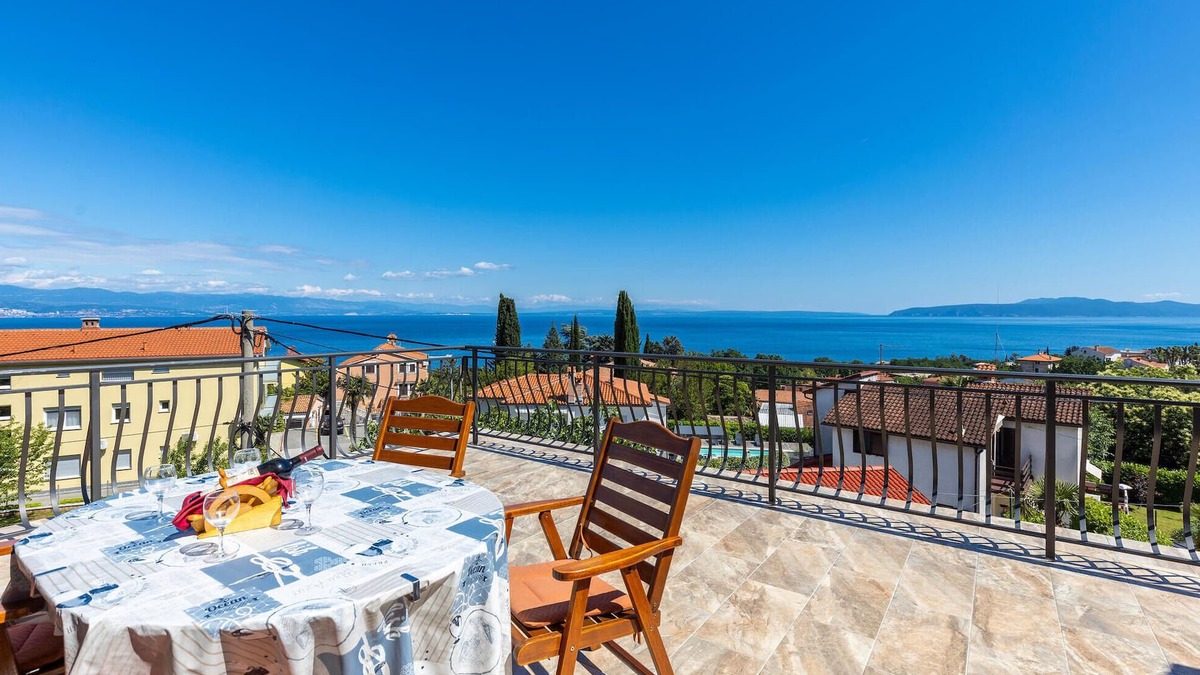Opric Apartment | Cozy apartment in Lovran with kitchen
