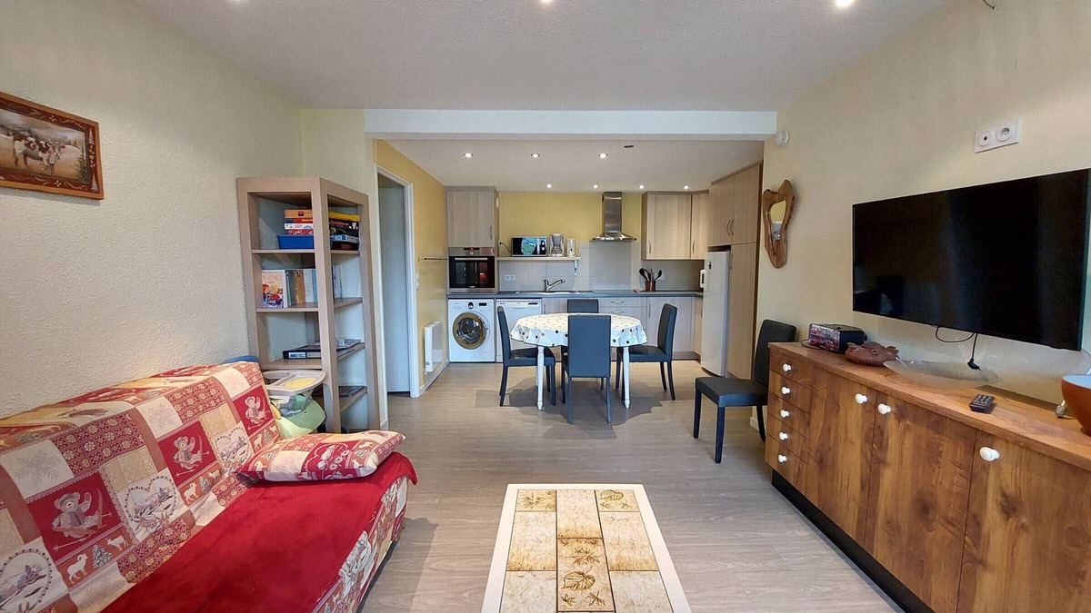 Meaudre Apartment | Cozy Apartment in Méaudre, 2 Bedrooms, Balcony, Close to Village Center, 1km from Ski Pistes