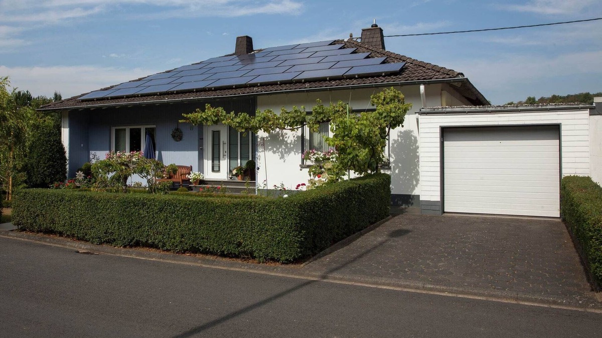 Niederehe Apartment | Cozy Apartment in Niederehe Eifel near Forest