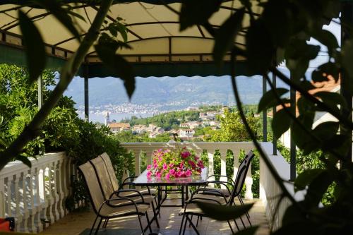 Radovici Apartment | Cozy apartment in Radovići 75 m² with mountain view