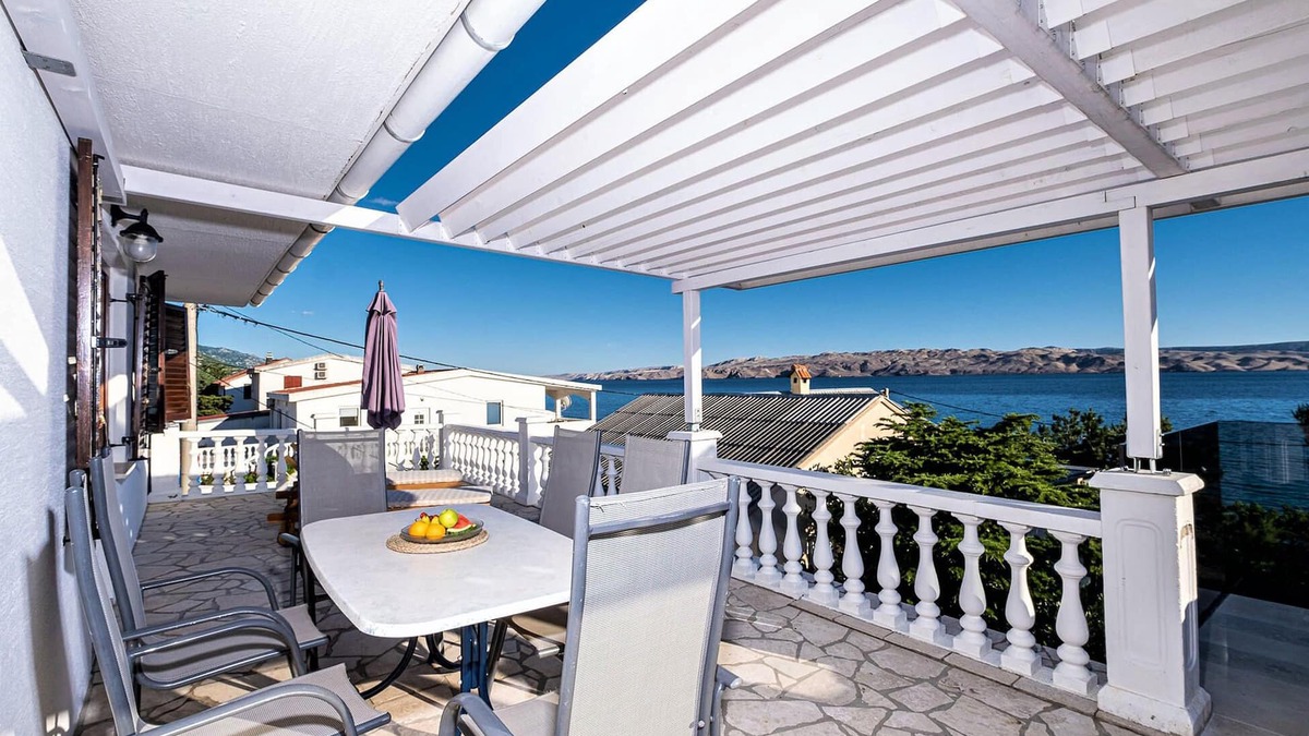 Cesarica Apartment | Cozy apartment in Ribarica with WiFi