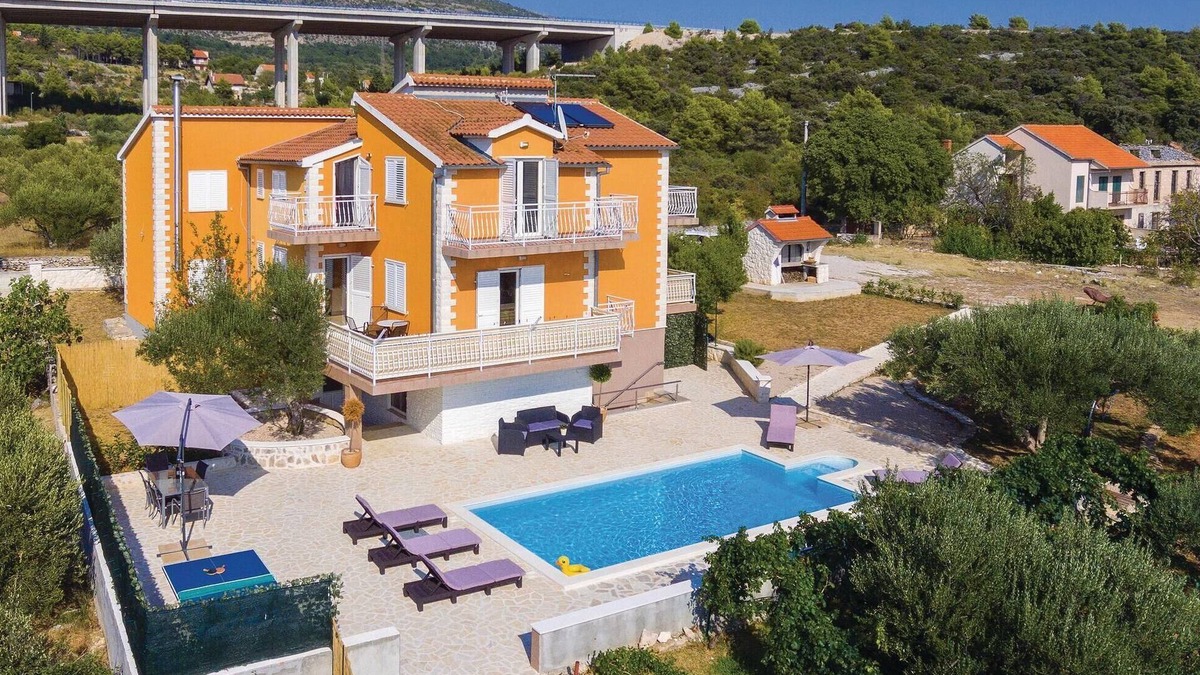 Sibenik Apartment | Cozy apartment in Sibenik with WiFi