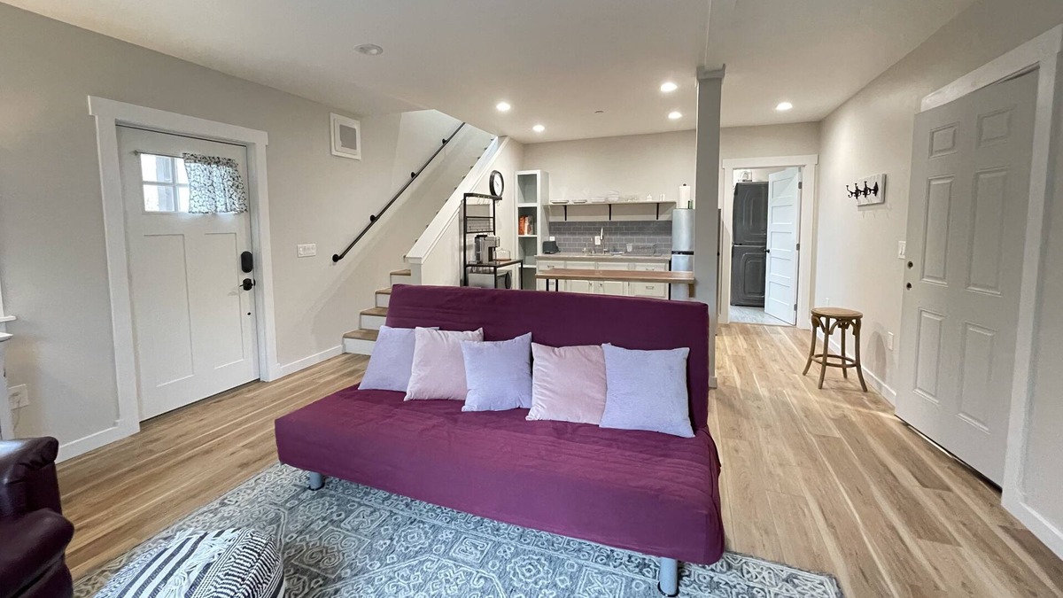 Buckley Apartment | Cozy Apartment in welcoming Buckley