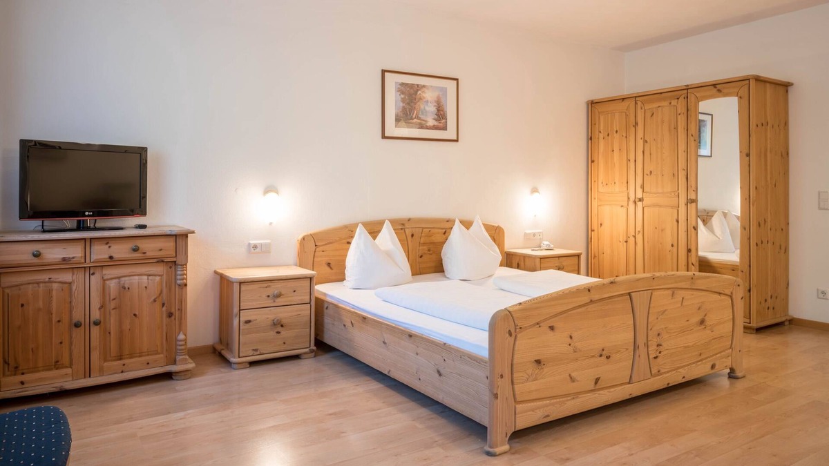 Mareta Apartment | Cozy Apartment Krokus with Mountain View, Wi-Fi, Sauna, Terrace & Balcony; Parking Available