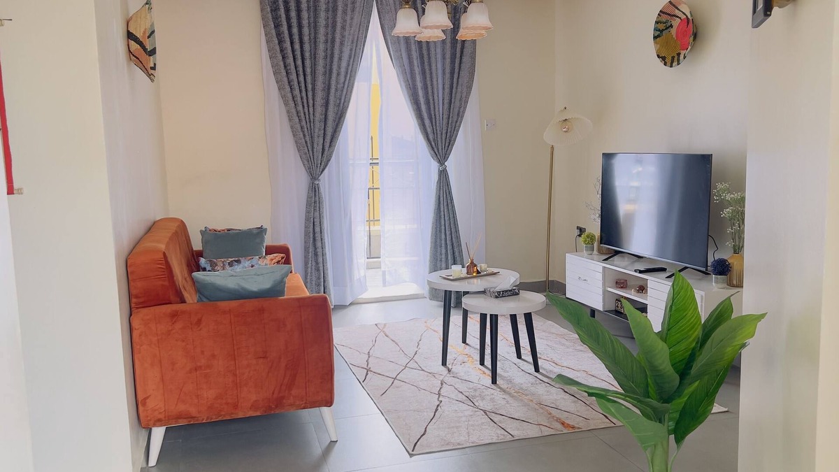 Kampala Apartment | Cozy Apartment Near Acacia Mall, Unlimited WIFI, Netflix, Free Parking 2BRM