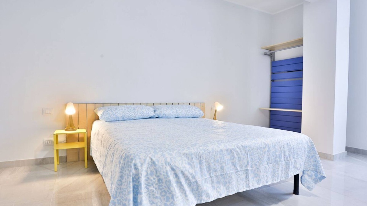 Salerno Apartment | Cozy apartment that accommodates 4 people, equipped with all the comforts for a pleasant stay. Located just 50 meters from the beach, the accommodation is located in the eastern area of Salerno, in a quiet semi-central neighborhood but at the same