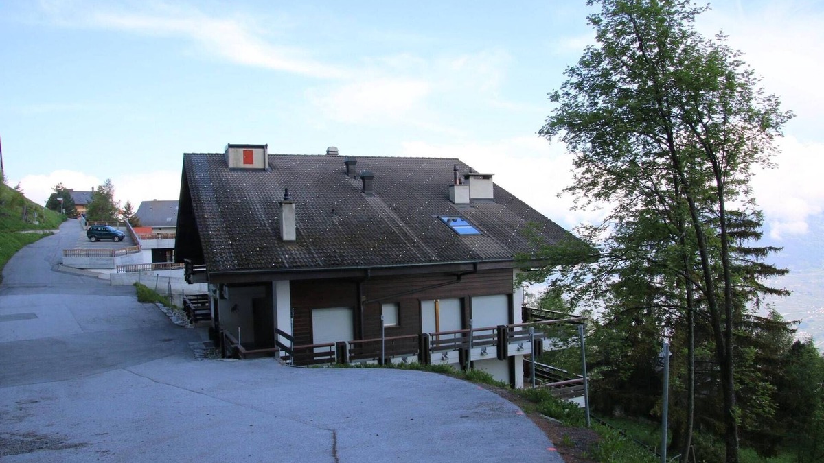 Nendaz Apartment | Cozy Apartment With Mountain Views