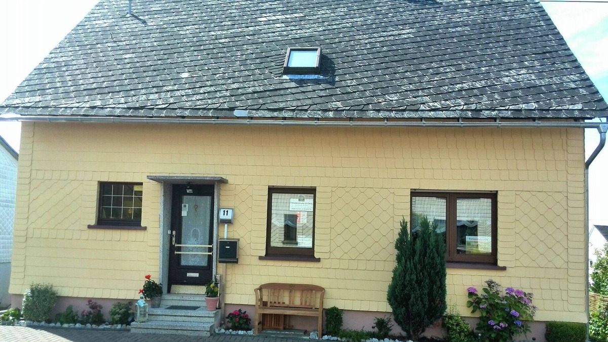 Nisterau Apartment | Cozy Apartment with Private Garden in Nisterau