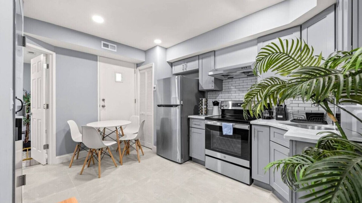 Rittenhouse Row Apartment | Cozy Apt in Center City Very Central Location