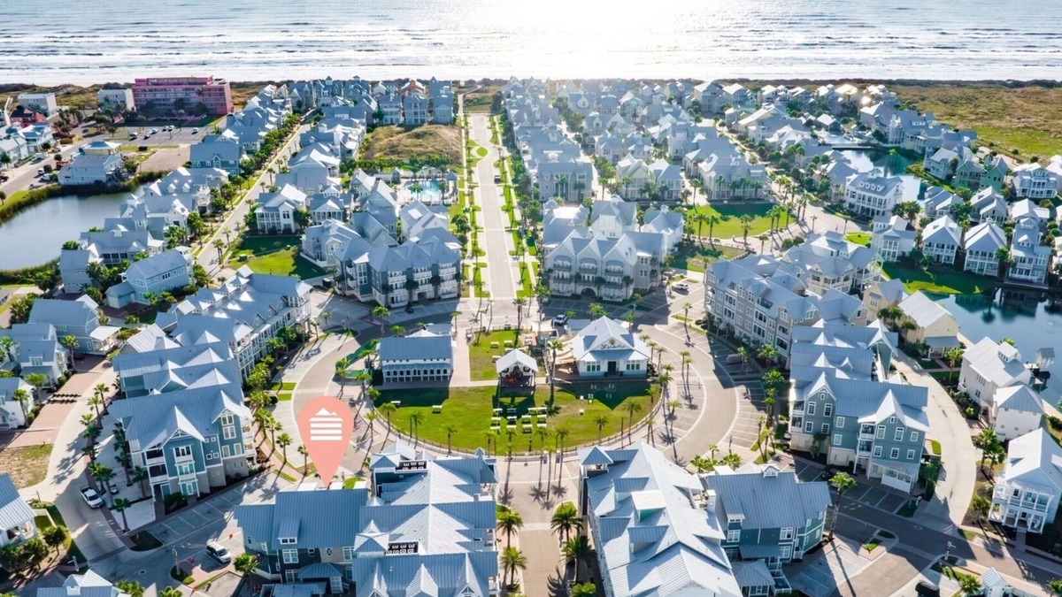 Cinnamon Shore House | Cozy, Artsy Townhome@Cinnamon Shore w/Resort-Like Amenities Galore!