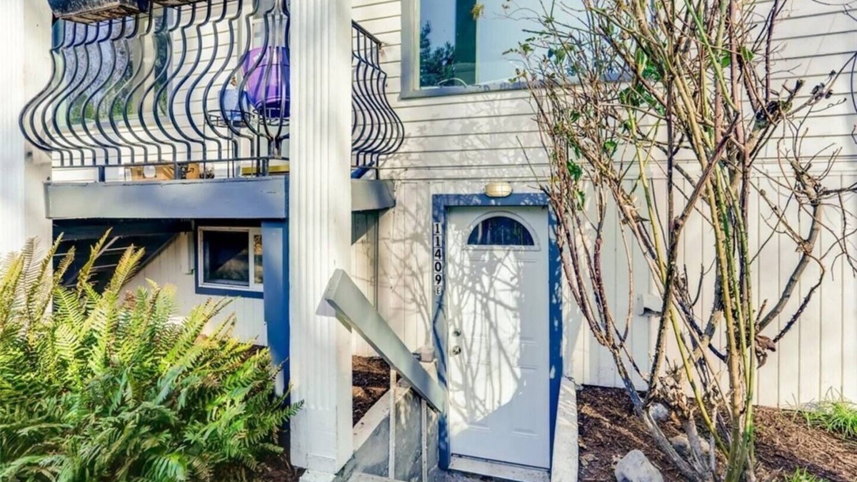 Juanita Apartment | Cozy Basement Apartment In Historic Home Near Lake