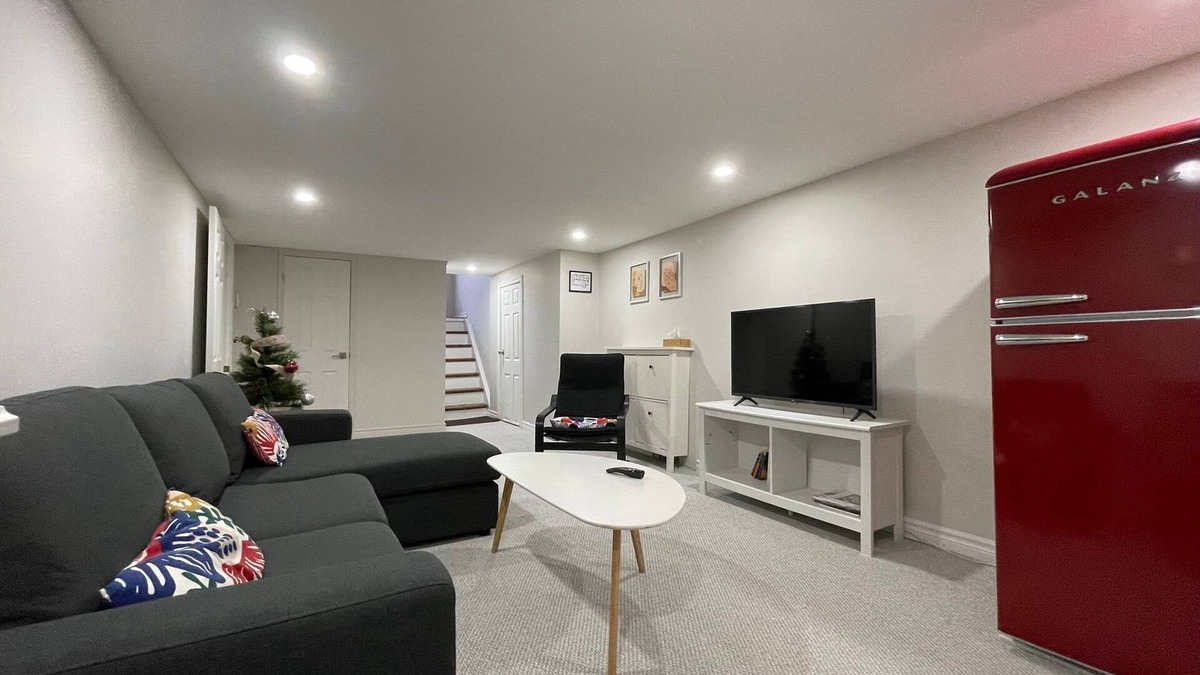 Markland Wood Apartment | Cozy basement apartment