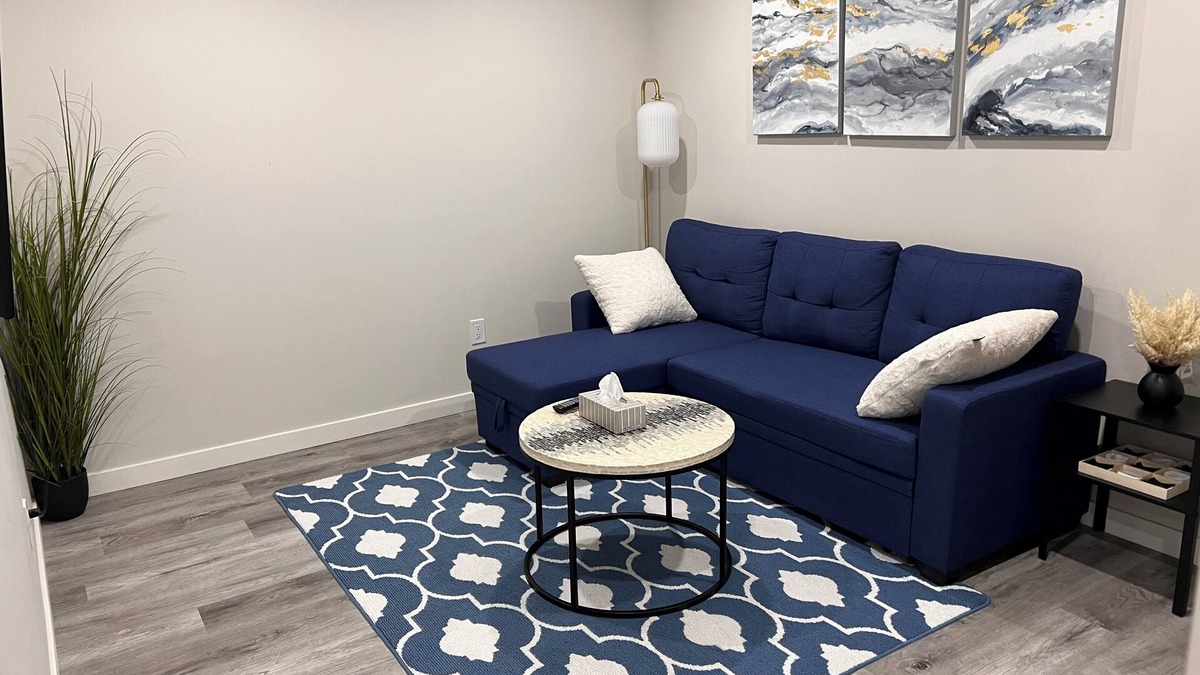 Southeast Edmonton Hotel | Cozy basement suite in Elerslie .