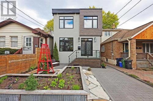Woodbine - Lumsden Apartment | Cozy Basement with Patio and Parking - 20mins to Downtown and Beach!