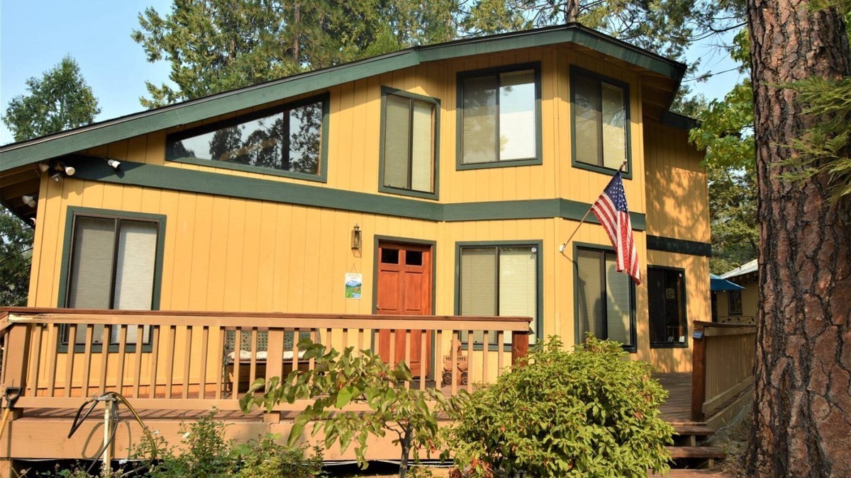Bass Lake Cabin | Cozy Bass Lake Cabin only 15 minutes from Yosemite