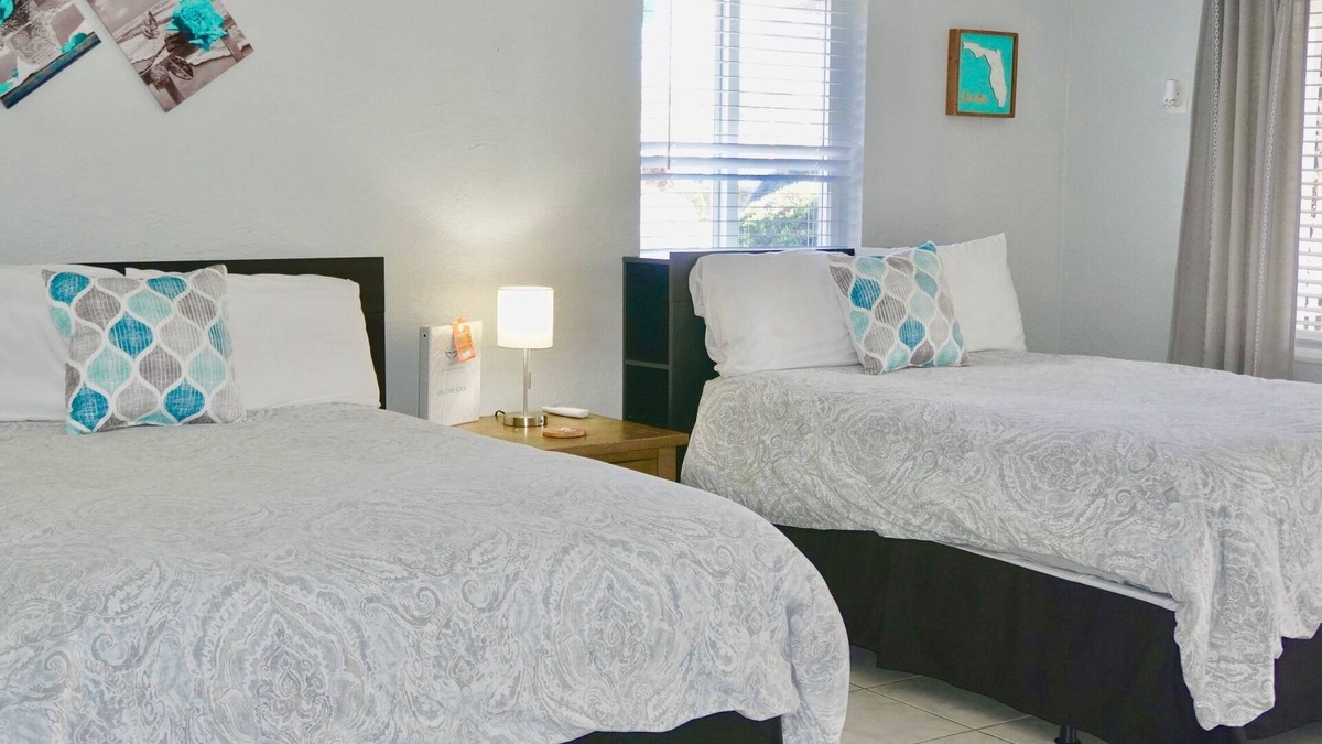 East Fort Lauderdale Hotel | Cozy Beach Family Room/Patio/Self Check In-Out/One Step from the Ocean