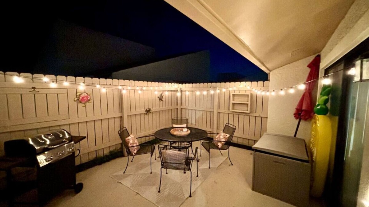 Summer Breeze Apartment | Cozy Beach Condo! Safe Complex!