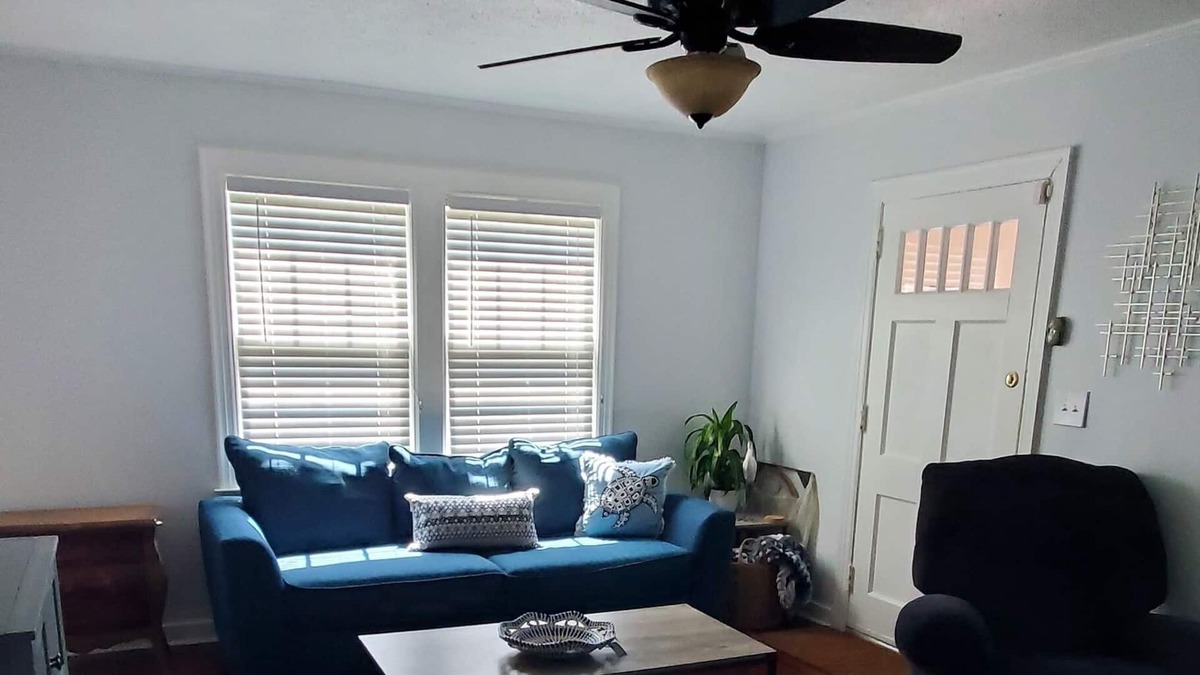 Biloxi Cottage | Cozy Beach Cottage 2 minutes from beach