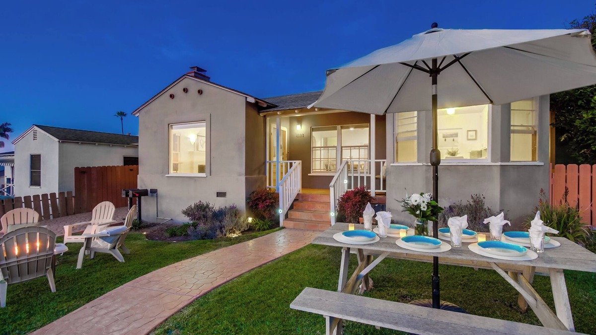 Ocean Beach House | Cozy Beach Cottage A/C, Ocean View, Parking, Pets OK, Sleeps 6, 2 Blks to Cliffs