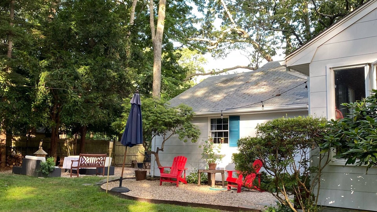 East Marion Cottage | Cozy Beach Cottage with private shared beach