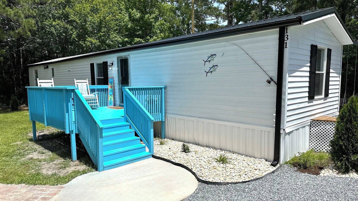 Hampstead House | Cozy Beach Home w/Fire Pit, Grill & Outdoor Swings—8 min from Surf City Pier!